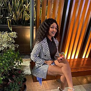 Scarlet-B escort in Doha offers Embrasser services