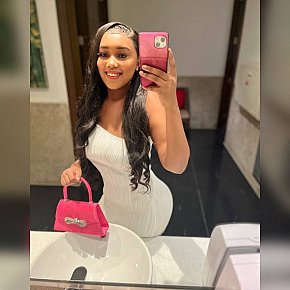 Scarlet-B escort in Doha offers Embrasser services