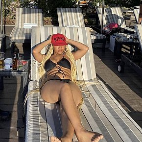 Scarlet-B escort in Nairobi offers Masaj Senzual Integral services