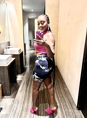 Scarlet-B escort in Doha offers Embrasser services