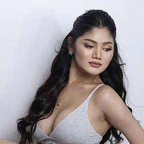 Babygirl-Miles escort in Manila offers Web cam services