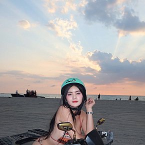 Babygirl-Miles escort in Manila offers Web cam services
