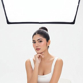 Miles escort in Singapore City offers Experiencia de Novia (GFE)
 services