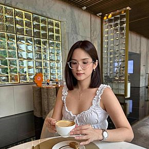 Astrid Completamente Natural escort in Manila offers Experiência com garotas (GFE) services