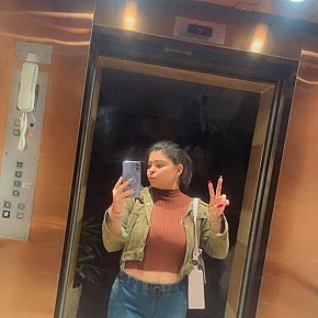 Ridhi escort in New Delhi offers Ganzkörpermassage services