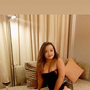 Tricia Pequeña Y Delgada escort in Chennai offers Experiencia de Novia (GFE)
 services