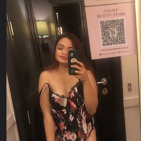 Tricia Pequeña Y Delgada escort in Chennai offers Experiencia de Novia (GFE)
 services