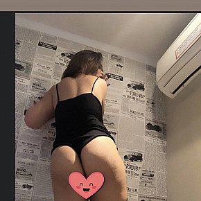 Tricia Pequeña Y Delgada escort in Chennai offers Experiencia de Novia (GFE)
 services