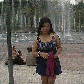 Tricia Pequeña Y Delgada escort in Chennai offers Experiencia de Novia (GFE)
 services