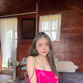 Lucie escort in Doha