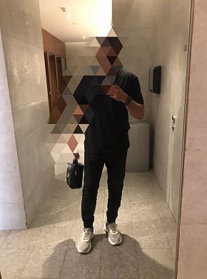 Fun-boy escort in Colombo offers Sega services