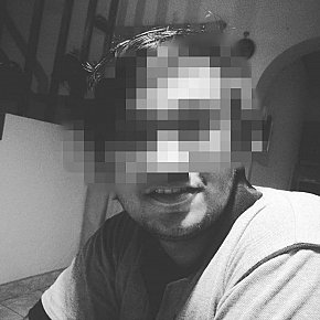 Fun-boy escort in Colombo offers Sega services