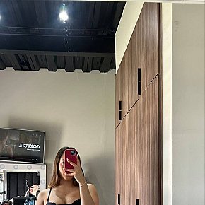 Kloe Vip Escort escort in Bangkok offers Embrasse selon affinités services