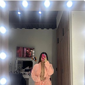 Kloe Vip Escort escort in Bangkok offers Embrasse selon affinités services
