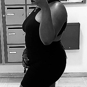 Carat Vip Escort escort in Paris offers Massagem intima services