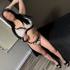 Queenie Matura escort in Ottawa offers Bacio alla francese services