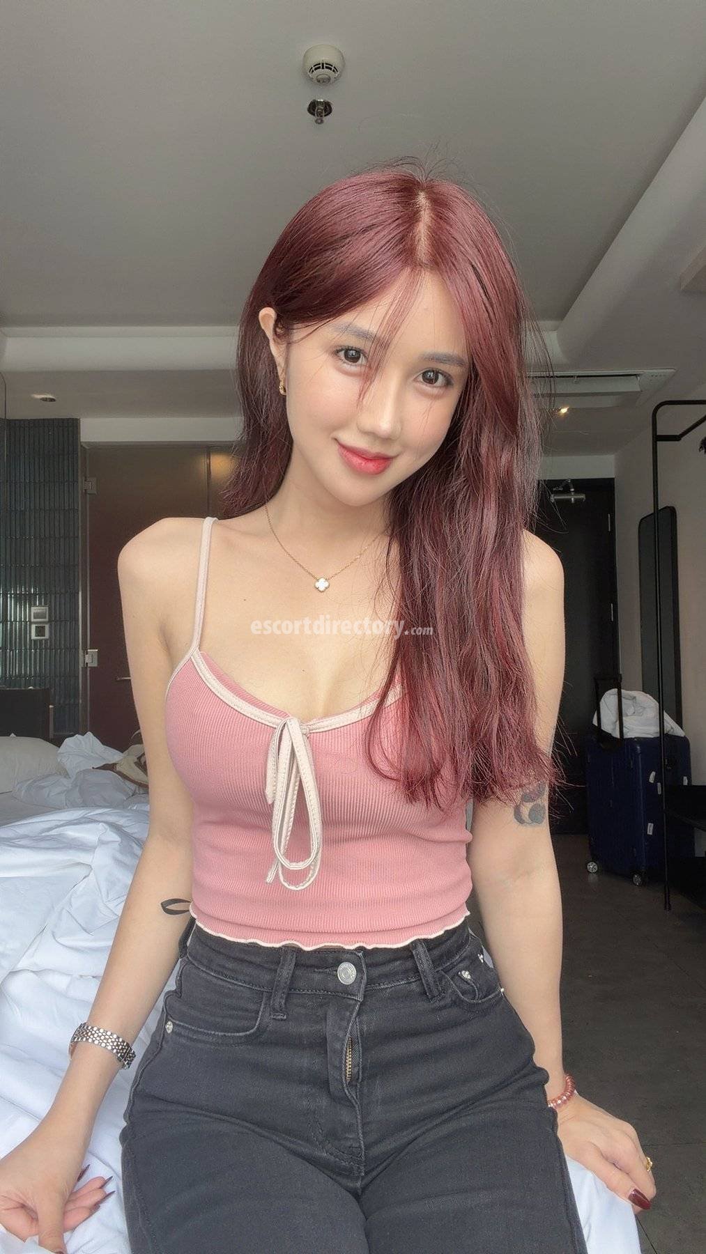 Hot girl in Makati offers Experience "Petite Amie"