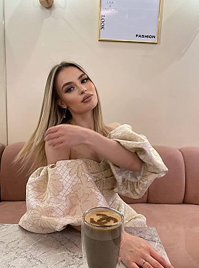 BIANKA Gelegentlich escort in Warsaw offers Intimmassage services