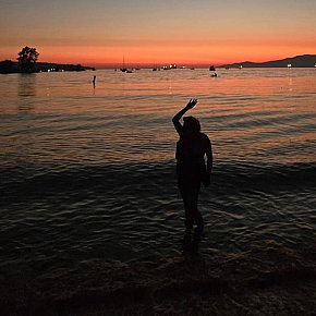 Annabelle escort in Calgary offers Pipe avec capote services