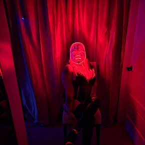 Annabelle escort in Vancouver offers Intimate massage services