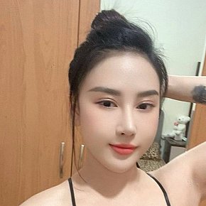 Siro-Naughty escort in Dubai offers Squirting services