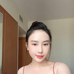 Siro-Naughty escort in Dubai offers Squirting services