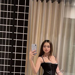Hot girl in Manila offers Girlfriend Experience (GFE)