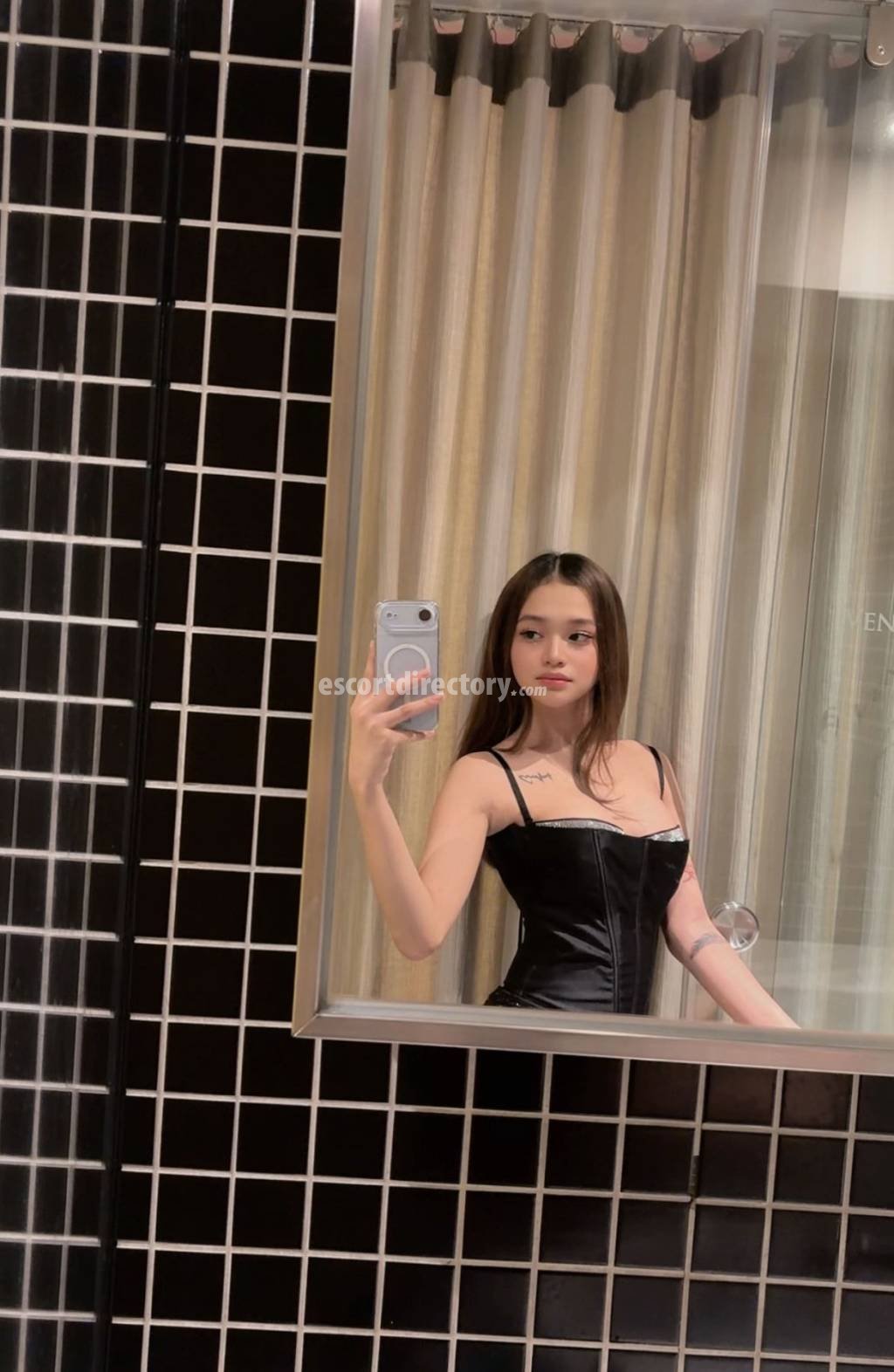 Hot girl in Manila offers Girlfriend Experience (GFE)