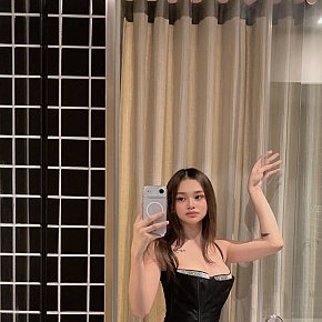 Hot girl in Manila offers Massaggio erotico