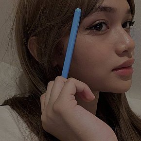 Hot girl in Manila offers Pompino senza preservativo