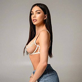 Aliandra Completamente Natural escort in Dubai offers Experiência com garotas (GFE) services