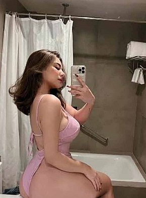 Cathy escort in Makati offers Girlfriend Experience (GFE) services