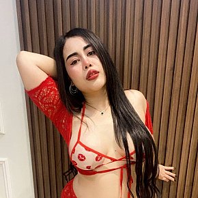 Honey escort in Juffair offers Kissing services