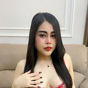 Honey escort in Juffair offers Kissing services