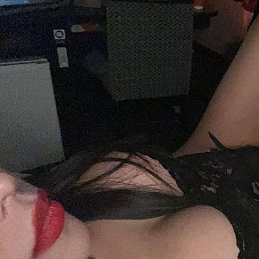 Moon escort in Tokyo offers Deep Throat services