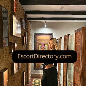 Lana escort in Porto