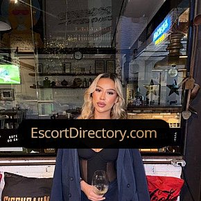 Lana escort in Porto