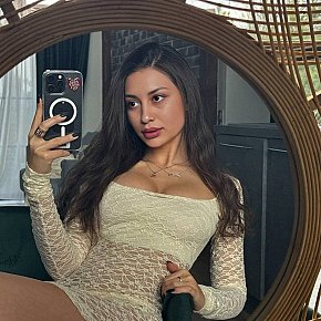 Belmyra escort in Dubai offers Striptease/Lapdance services