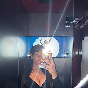 Belmyra escort in Dubai offers Striptease/Lapdance services