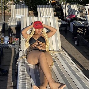 Scarlet-B escort in Nairobi offers Dominatrix  (leve) services