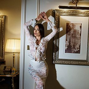Nadine escort in Dubai offers Cum in Mouth services