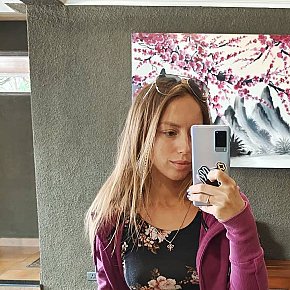 Kiara Petite
 escort in Munich offers Kissing services