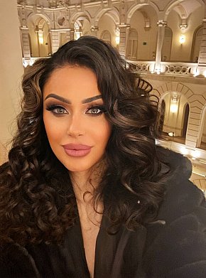 Claudia-Ferrari escort in Monte Carlo offers Lingerie services