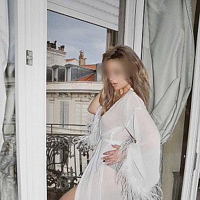 Sexy-Mistress-Dasha All Natural
 escort in London offers Handjob services