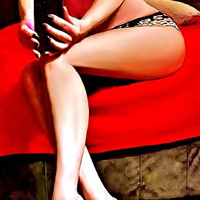 Mature-Erotic-Masseuse escort in Milan offers Feticismo Piedi services