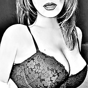 Erotic-Masseuse escort in Milan offers Sesso in posizioni diverse services