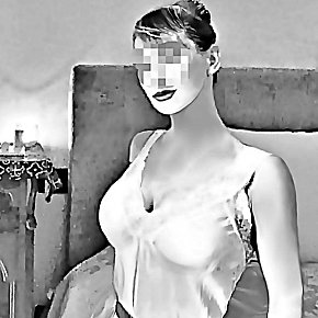 Erotic-Masseuse escort in Milan offers Masturbação services