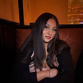 Sselin Mature escort in Bangkok offers Cumshot on body (COB) services