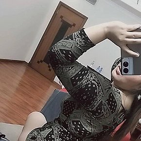 Grass escort in Manama offers Kissing services