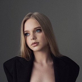 Little-Angel Model /Ex-model
 escort in London offers Handjob services
